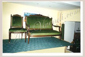 Canapé et chaise Louis XVI restauré avec velours gauffré couleur vert