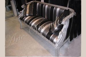 canape deux places avec coussins déco couleur noir gris argente bois peint argent