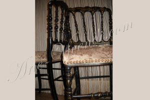 Deux chaises napoleon recouvert tissu peluche couleur sable