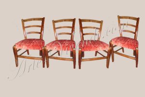 ancien chaise couvert en velours orange