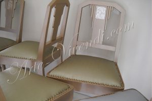 Chaises habillage simili cuir satiné couleur écru