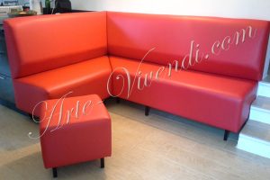 Banquette d'angle avec pouf fait sur mesure skaï rouge