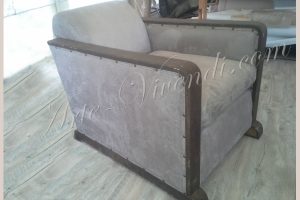 Ancien fauteuil carré avec coussin tissu suède marron clair